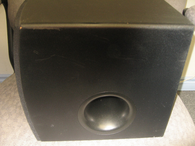 used Yamaha NS-SW280 sub in Speakers in Kitchener / Waterloo - Image 2