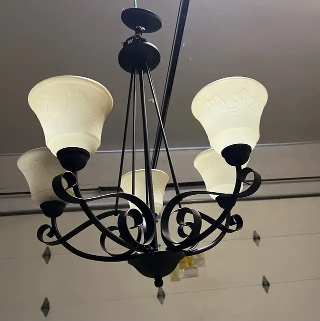 Chandelier in Indoor Lighting & Fans in City of Montréal - Image 2