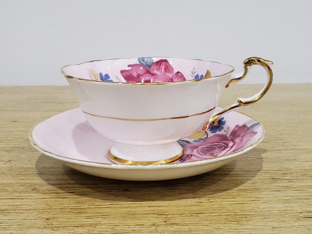 RARE Pink Rose Paragon Double Warrant Teacup & Saucer in Arts & Collectibles in Edmonton - Image 4