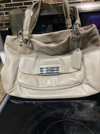Coach taupe leather med purse