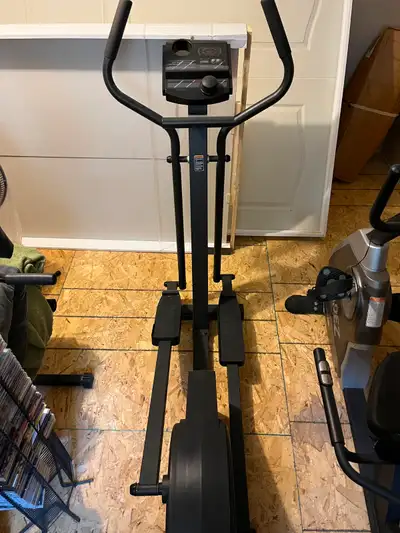 Pro Form Elliptical Exerciser in excellent condition. The following are the features of this equipme...