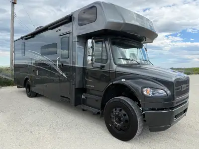 2023 DYNAMAX EUROPA 31SS MOTORHOME Luxury Super C Diesel Freightliner M2 106 Commercial Chassis *Pri...