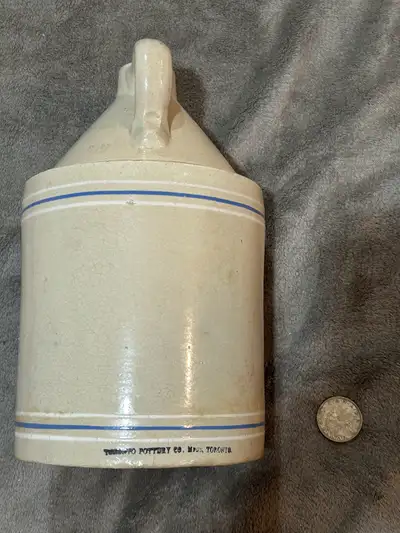 Vintage 1gallon crock/jug Was manufactured by Toronto pottery Co. Word mark great shape early 1900’s...