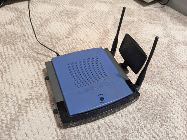 Linksys WRT300N Wireless-N Broadband Router dans Réseaux  à Lethbridge