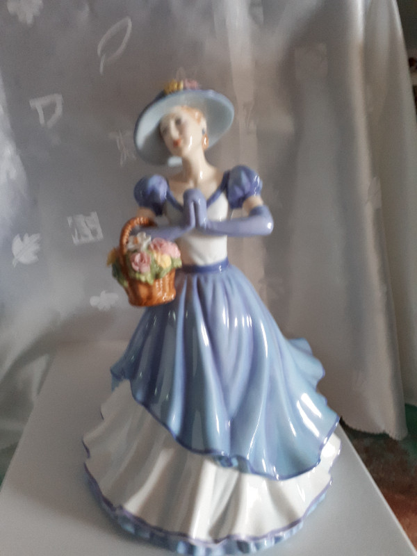 figurine royal doulton AMY dans Art et objets de collection  à Sherbrooke