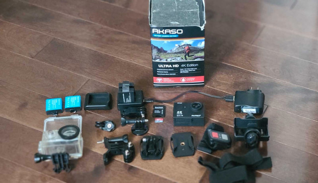 Akaso EK7000 4K action camera with accessories in Cameras & Camcorders in Moncton