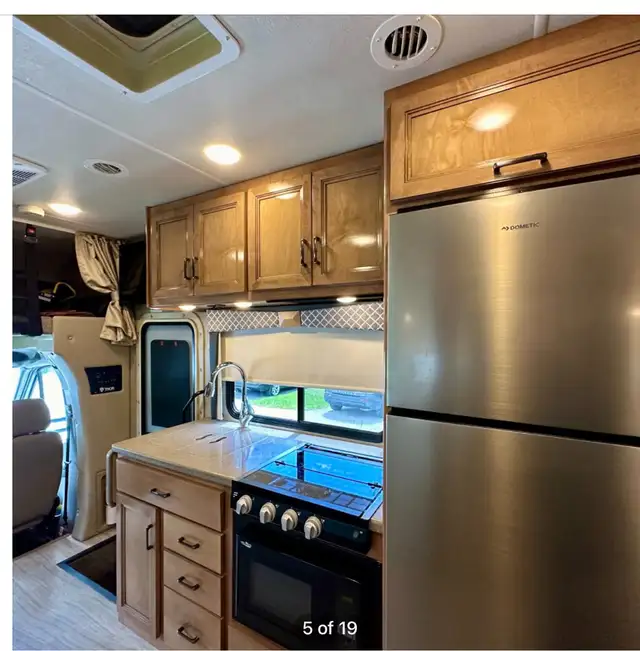 2020 Mercedes Thor Quantum Sprinter in RVs & Motorhomes in Bedford - Image 6