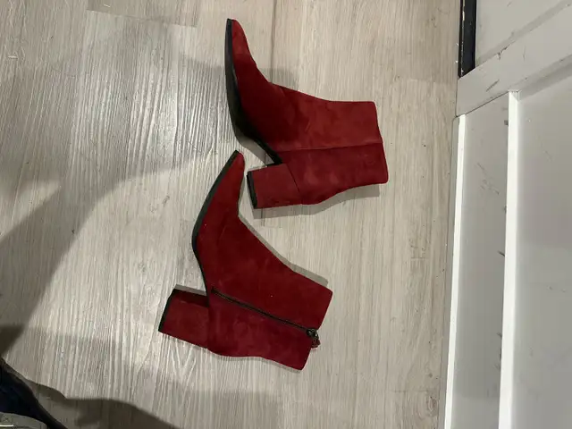 women shoes size 8 in Women's - Shoes in City of Montréal - Image 2