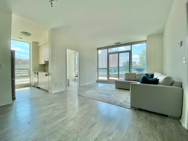 Sought-after Corner w/ Massive Wraparound Terrace | 2 Bed + Den in Long Term Rentals in City of Toronto - Image 4