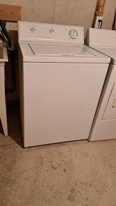 Frigidaire Washer and Dryer set Heavy duty super capacity. These are used and were in working condit...