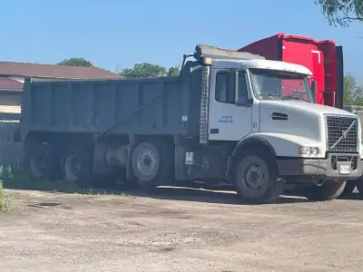 Great truck for daily hauling of dirt, stone, etc. Box is 20 ton capacity. This is a manual transmis...