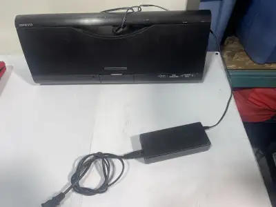 Listen to your favourite tunes with this used Onkyo SBX-300 Dock Music System! The speaker is iPad c...