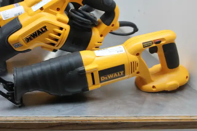 DeWALT Reciprocating Saws in Power Tools in Peterborough - Image 9