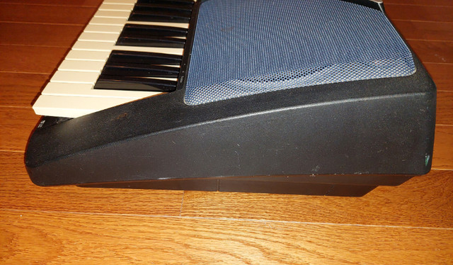 Yamaha PSR-340 61 Key MIDI Synthesizer Keyboard in Pianos & Keyboards in Markham / York Region - Image 3