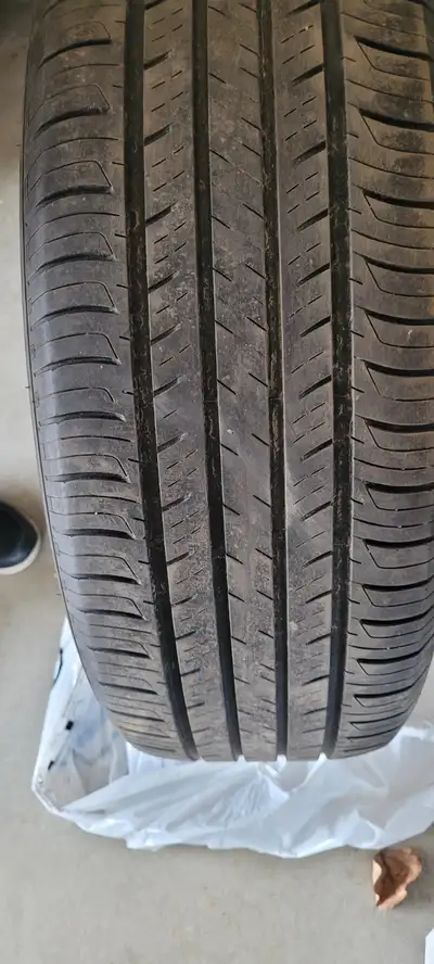 2 all season tires Used 2 seasons 15,000 kms 235/60R18 103H