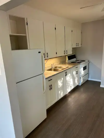 This cute 2 bedroom bungalow is conveniently located right across from a school and close to all maj...