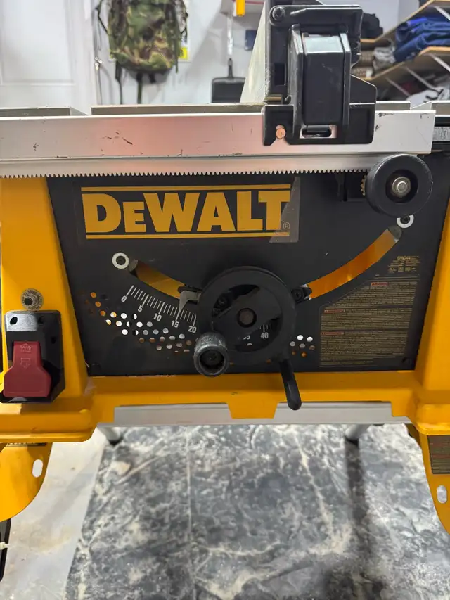 DEWALT 10” table saw with rolling stand in Power Tools in St. Catharines - Image 2