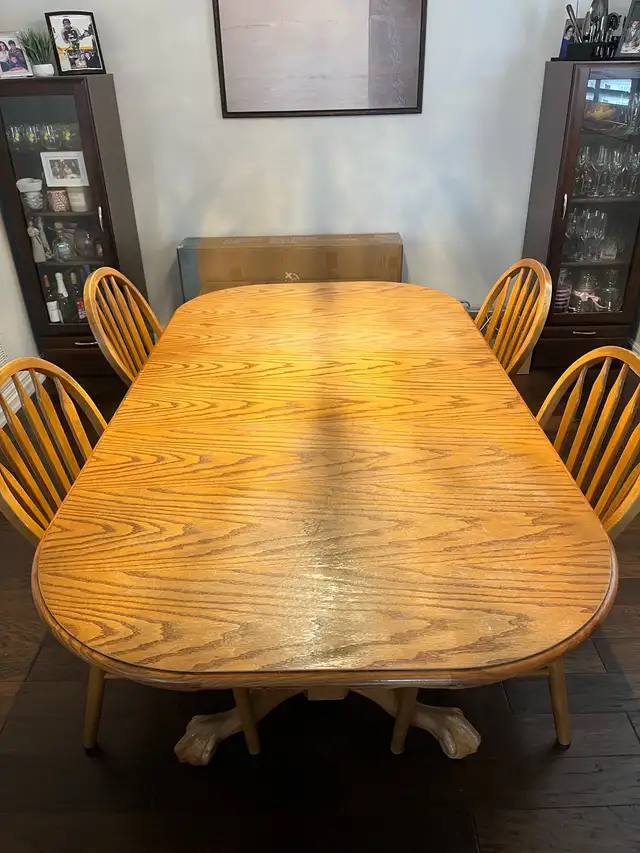 Solid Oak Dining room table and 4 Oak chairs in Dining Tables & Sets in Hamilton - Image 3