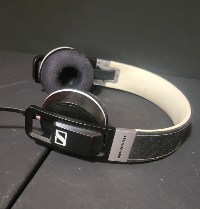 Sennheiser studio quality headphones wired 100$ in Headphones in Kingston - Image 2