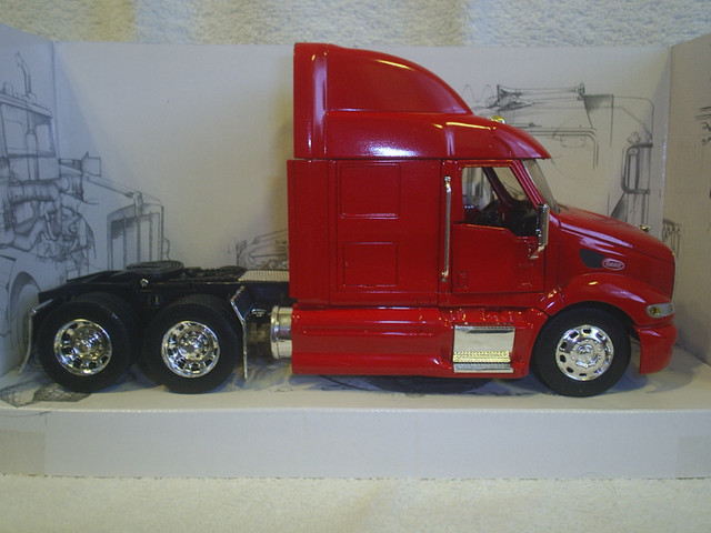 Collectables - Peterbilt in Arts & Collectibles in Sarnia - Image 2