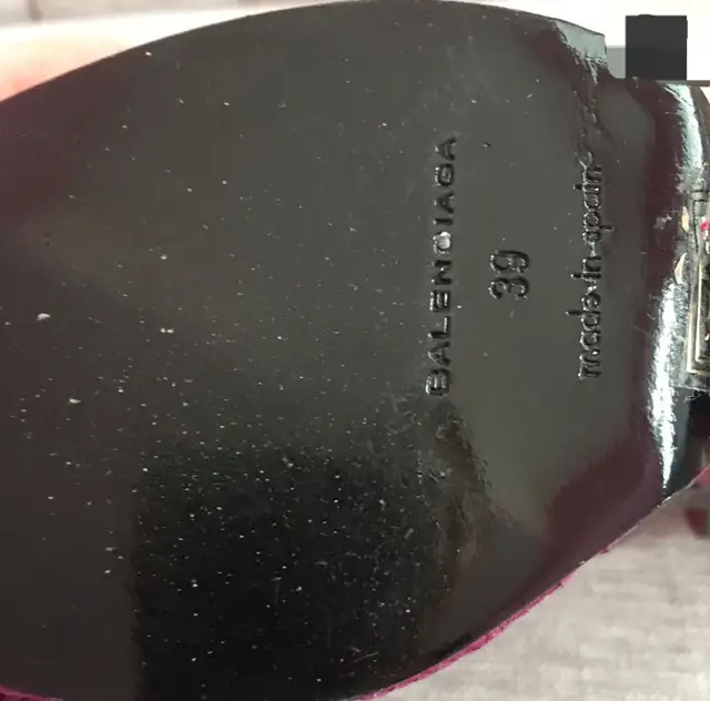 AUTHENTIC BALENCIAGA GROMMET WEDGE SANDALS-SIZE 9, fits size 8 in Women's - Shoes in Oakville / Halton Region - Image 8