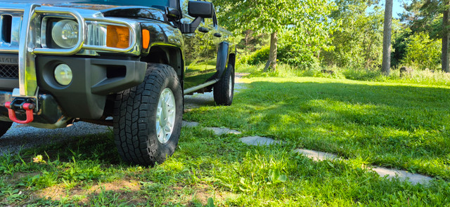 2009 Hummer H3T 4x4 3.7L 5 speed manual in Cars & Trucks in Muskoka - Image 3