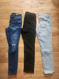 Ladies Old Navy Skinny Jeans
