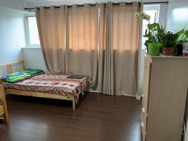Shared room (girls only) in Room Rentals & Roommates in Mississauga / Peel Region - Image 2