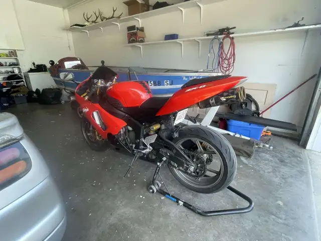 Kawasaski Ninja ZX6R in Sport Bikes in Medicine Hat - Image 5