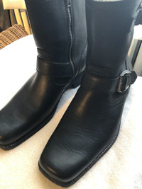 Men’s Guess Boots size 10.5 Brand New