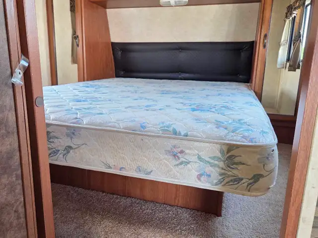 2013 WILDWOOD 5TH WHEEL 26DDSS WITH BUNKS in Travel Trailers & Campers in Bedford - Image 4