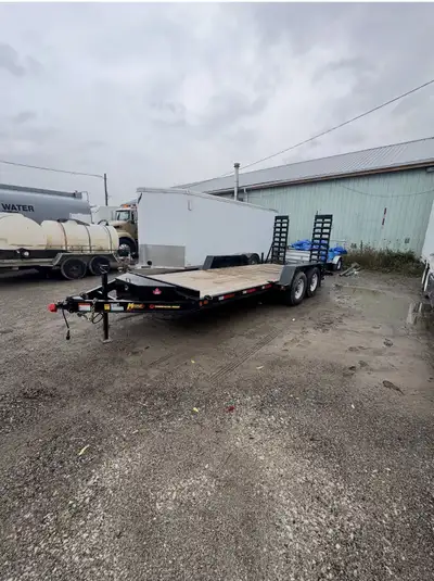 Used but very clean and lightly used — under 500 km total towing. Contractor package, tandem axle, l...