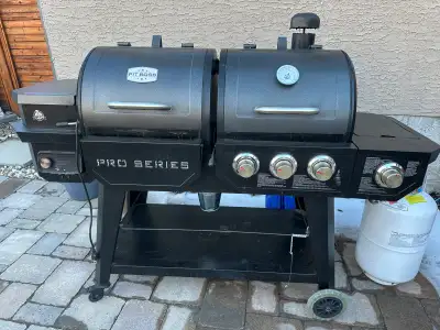 Pit Boss Pro Series 1100 Black BBQ & Smoker Combo, View more