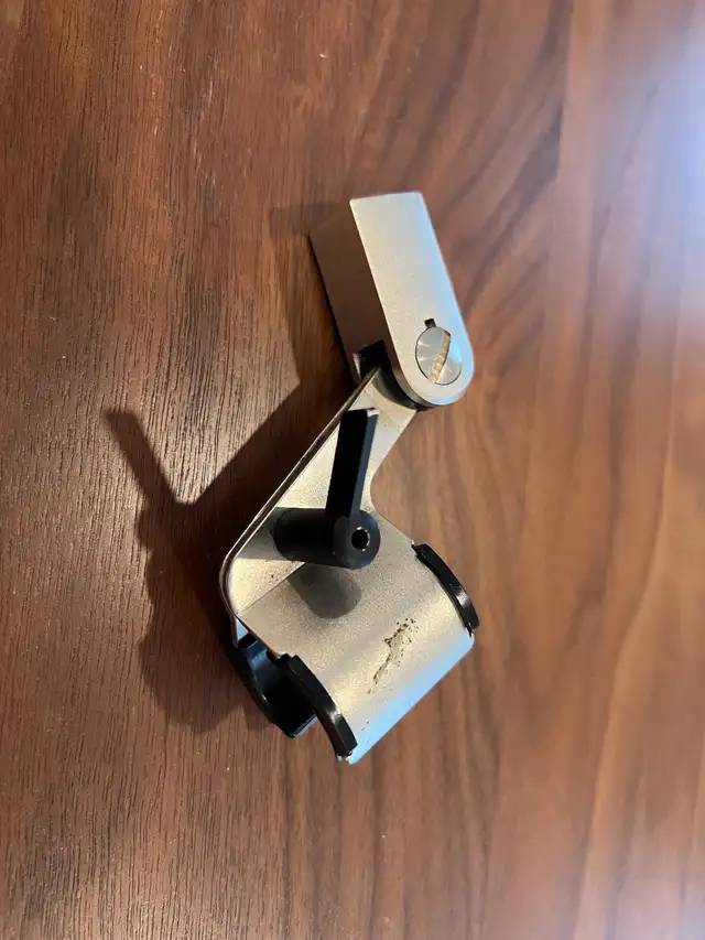 AKG Mic Clip in Pro Audio & Recording Equipment in City of Toronto - Image 3