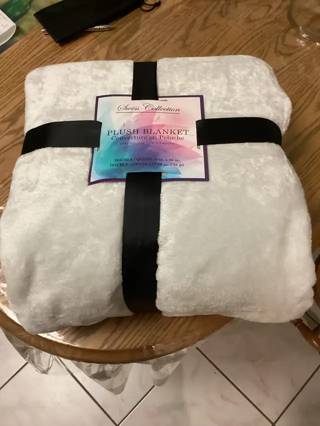 Swiss Collection Plush Blanket Double/Queen64840226479617120