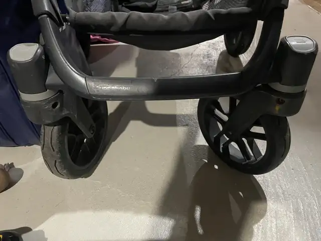 Uppa Baby Vista Stoller with x2 Todler Seats in Strollers, Carriers & Car Seats in Mississauga / Peel Region - Image 6
