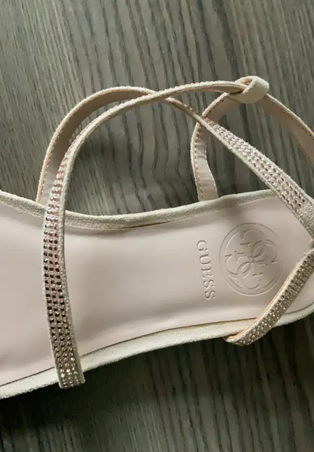 Sandales femme  Guess in Women's - Shoes in Laval / North Shore - Image 4