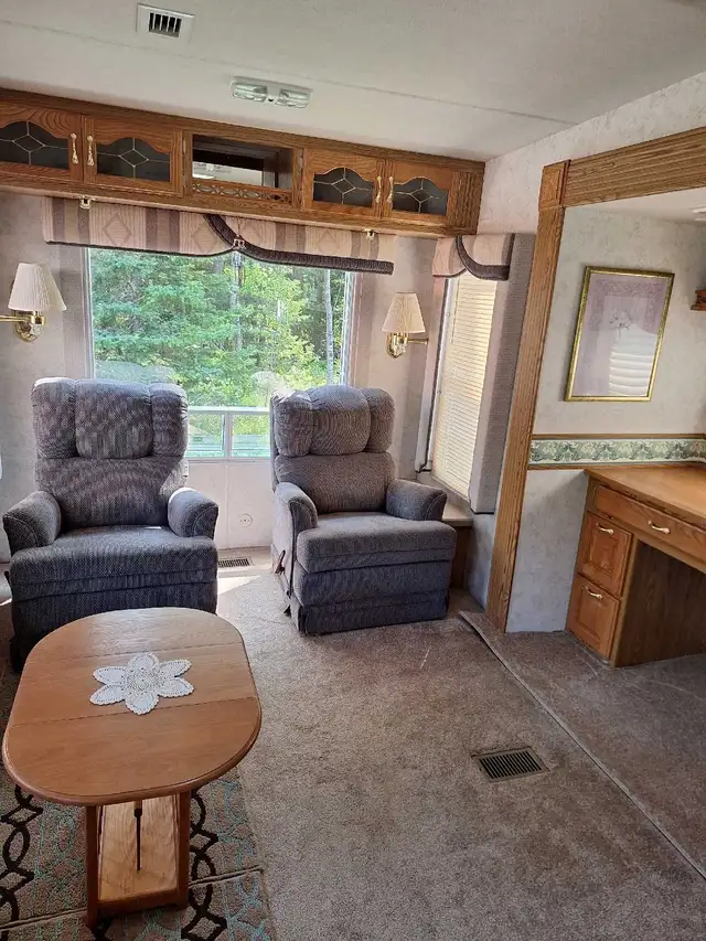 2004 NU-WA Hitch Hiker Discover America Touring Coach 35 in Travel Trailers & Campers in New Glasgow - Image 9