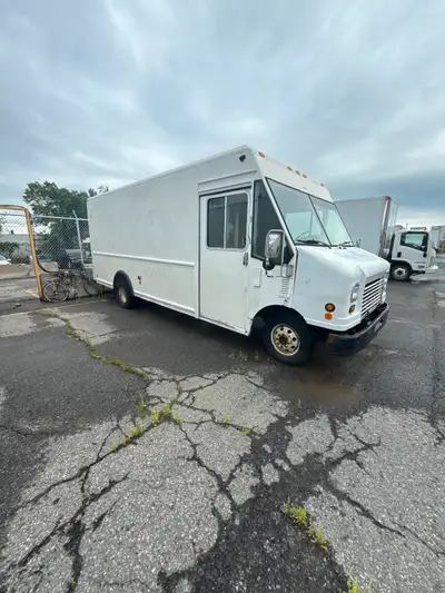 Ford utilimaster 2006 moteur défaut 1500$ non négligeable tout le reste fonctionne bien tel: 5144633...