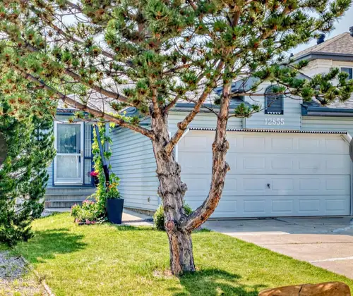 This clean, well maintained detached bungalow home is situated in a safe cul de sac, in the family f...