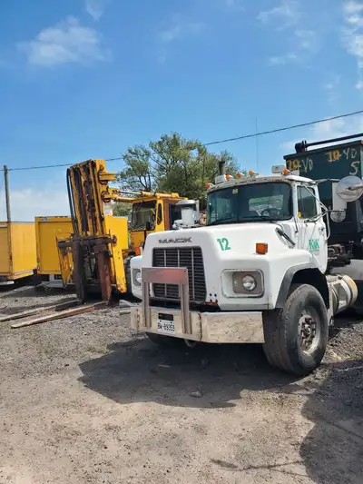 Lugger truck is a 2003 Mack RB6883 with a lift axle. - there is no spiff axle on this truck Mileage...