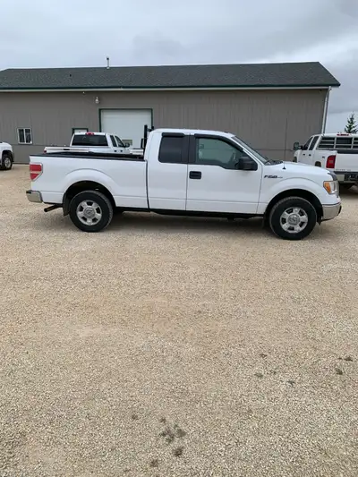 2011 Ford F150 XLT Supercab, 5.0 litre, Rear Wheel Drive, very nice truck, Saftied. Call Link Auto W...