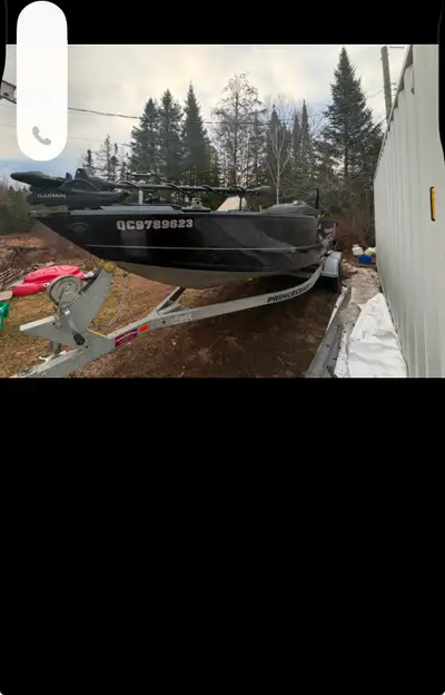 Super bateau je l’annonce pour mon partenaire de travaille Moteur électrique Remorque en super état...