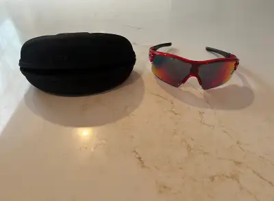 Oakley Radar XL Sunglasses with Case Good condition overall , just need to replace the lens This mod...