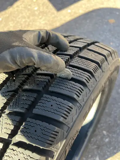 **Goodyear WinterCommand – 245/50R17 – Condition** Selling a set of Goodyear WinterCommand tires, si...