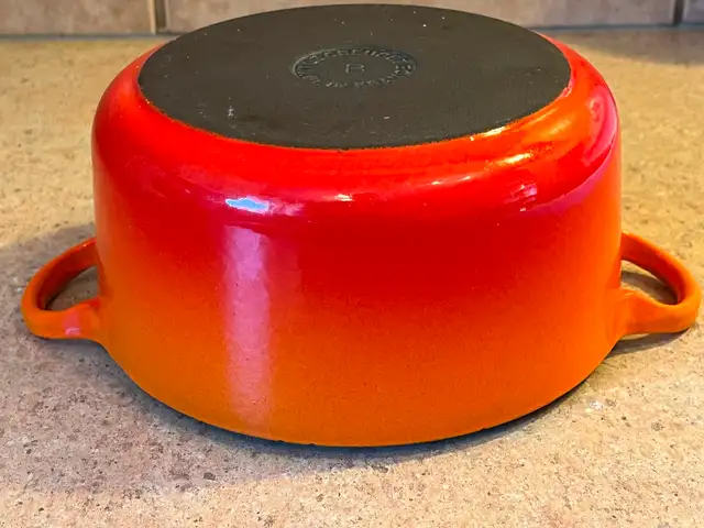 Le Creuset France B 2 Qt Dutch Oven Lid 2pc Set Flame Orange in Kitchen & Dining Wares in Calgary - Image 9