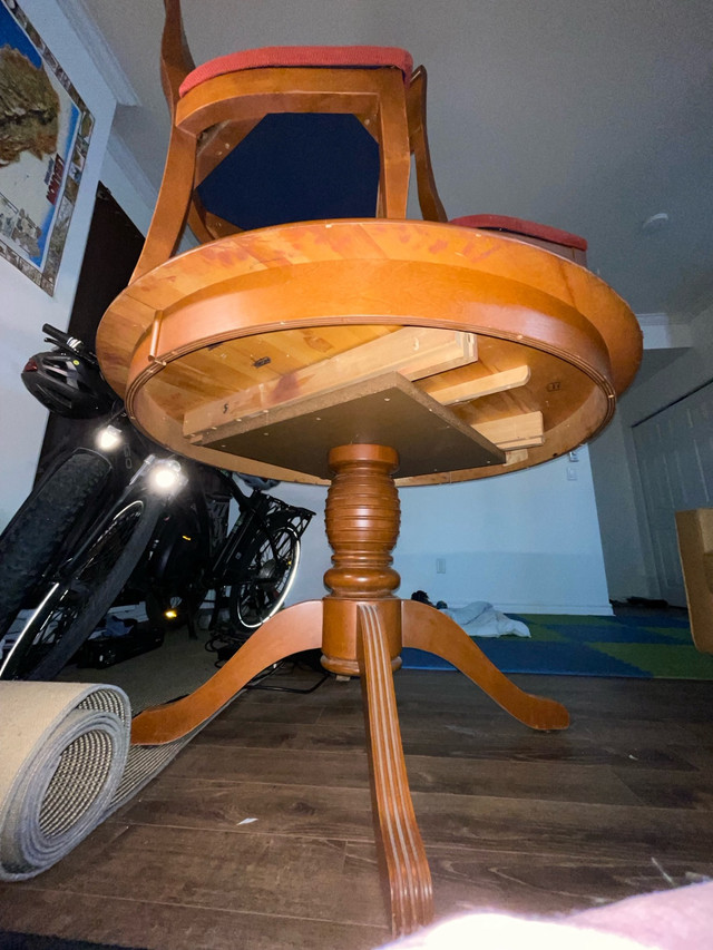 48” round table + 3 chairs all solid wood in Dining Tables & Sets in Gatineau - Image 3