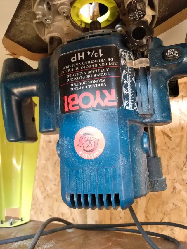 Ryobi A25RT03 Router (1 3/4 HP) + Table63234551900163122