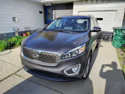 2018 Kia Sorento – 3.3L V6 – AWD – 7 Passenger Well-maintained and reliable SUV in great condition....