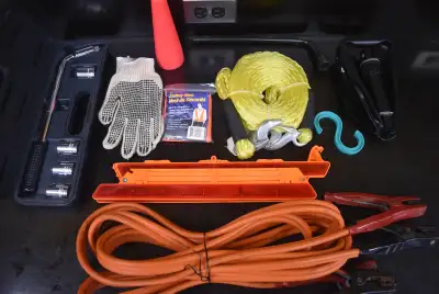 Kit d'urgence de voiture Justin Case Deluxe Car Emergency Kit., View more